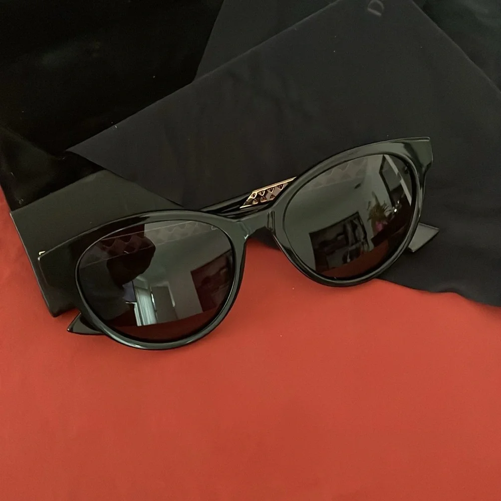 Christian Dior Sunglasses - Picture 2 of 8